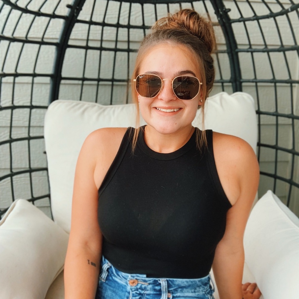 Meet your Posher, Alexis